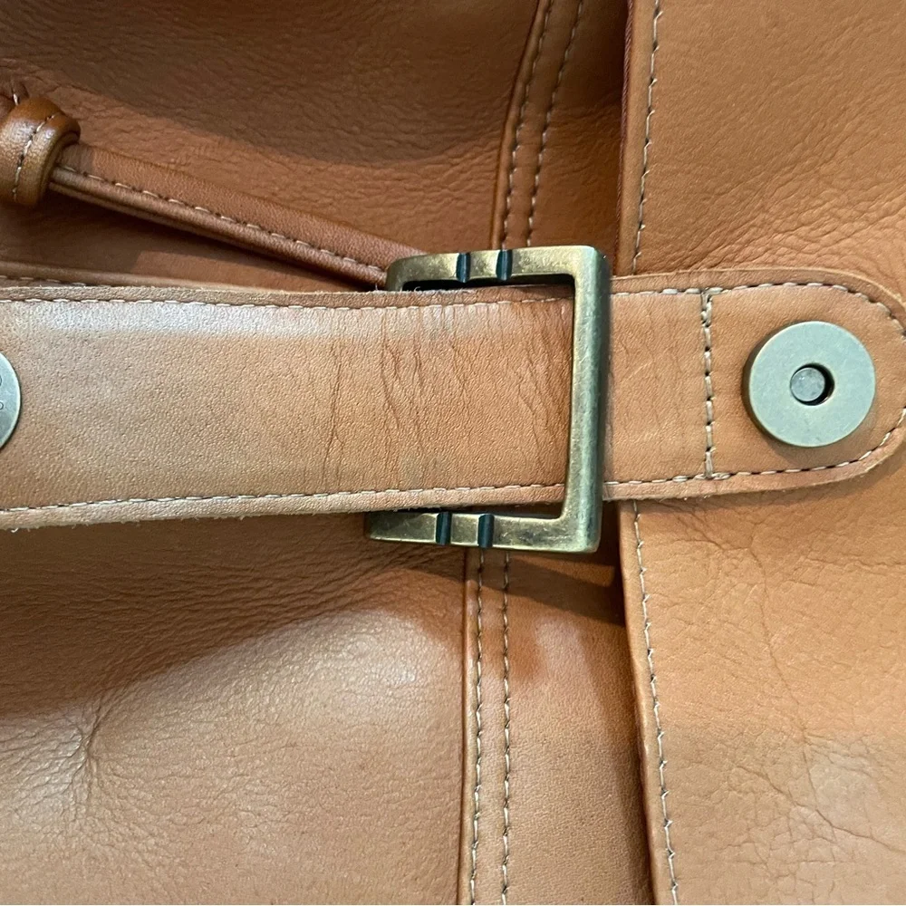 Le Donne Genuine Leather Multi-Pocket Backpack